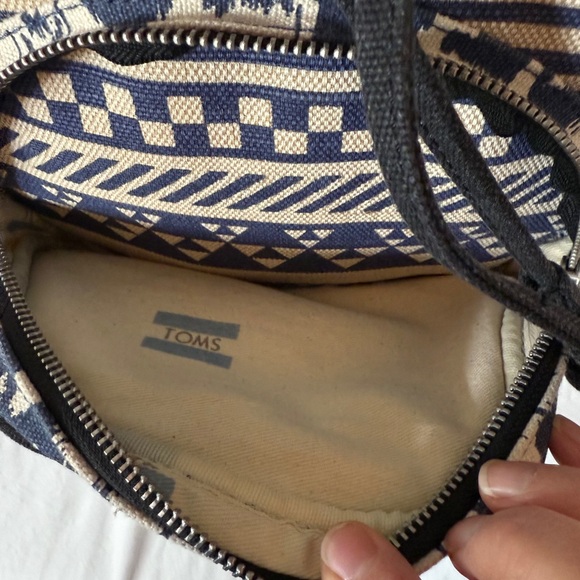 TOMS Aztec Blue Cream Beige Adjustable Strap Magnetic Clasp Canvas Backpack - Picture 4 of 11